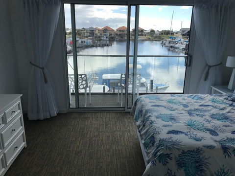 Marina View Chalets - Accommodation Newcastle 4