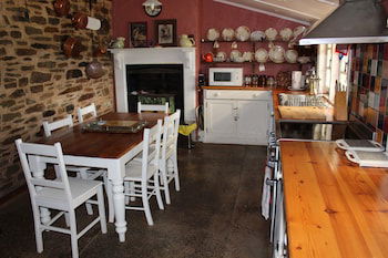 Hillside Cottage - Accommodation Newcastle 0