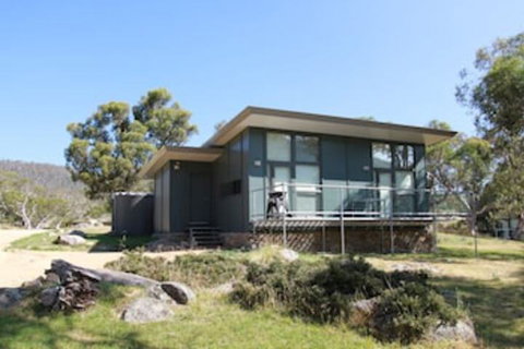 Ecocrackenback 7 Sustainable Luxurious Chalet Close To The Slopes. - Accommodation Newcastle 0
