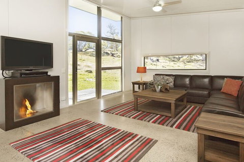 Ecocrackenback 7 Sustainable Luxurious Chalet Close To The Slopes. - Accommodation Newcastle 2
