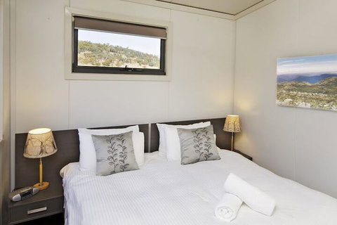 Ecocrackenback 7 Sustainable Luxurious Chalet Close To The Slopes. - Accommodation Newcastle 3
