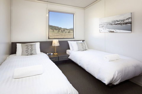 Ecocrackenback 7 Sustainable Luxurious Chalet Close To The Slopes. - Accommodation Newcastle 5
