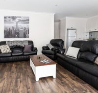 4 Bedroom Inner City Townhouse  Sleeps 9 - Accommodation Newcastle