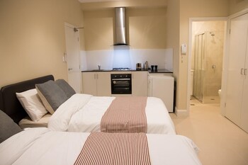 T & M HOUSE - Accommodation Newcastle 3