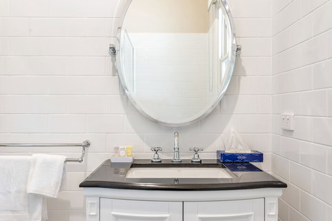 Grandview Accommodation - The Flaxley Apartments - Accommodation Newcastle 0