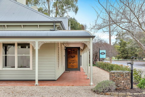 Grandview Accommodation - The Flaxley Apartments - Accommodation Newcastle 1