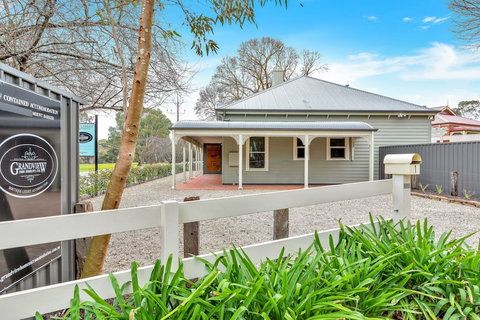 Grandview Accommodation - The Flaxley Apartments - Accommodation Newcastle 5