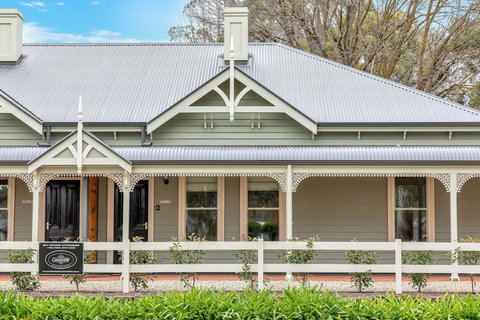 Grandview Accommodation - The Flaxley Apartments - Accommodation Newcastle 3