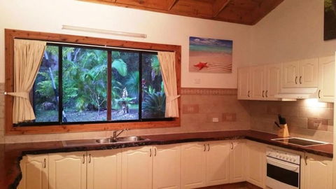 SWR Rainforest Retreat 1 - Accommodation Newcastle 3