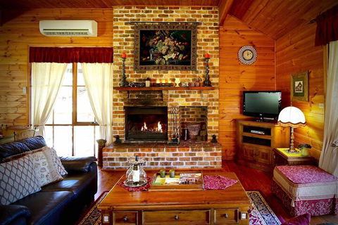 Silky Oak Cottage - Accommodation Newcastle 1