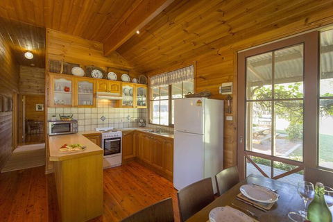 Silky Oak Cottage - Accommodation Newcastle 3