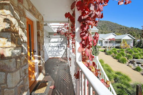 Autumn Home - Our Place At Bright - Accommodation Newcastle 3