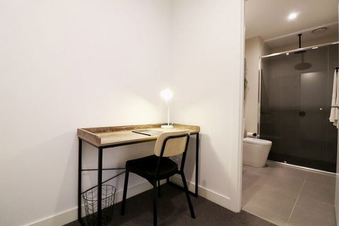 Queen Of Northcote Views Rejuvenate Stays - Accommodation Newcastle 4