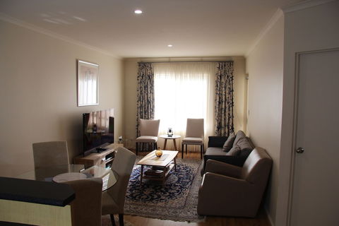Adelaide City Apartment - 3BR, 2Bath & Carpark - Accommodation Newcastle 2