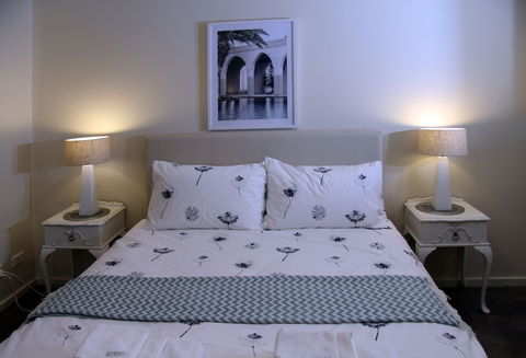 Adelaide City Apartment - 3BR, 2Bath & Carpark - Accommodation Newcastle 4
