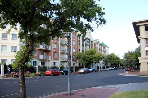 Adelaide City Apartment - 3BR, 2Bath & Carpark - Accommodation Newcastle 1