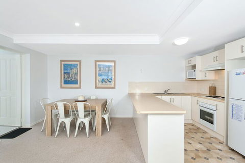 Surf Break Fingal Bay - Accommodation Newcastle 3