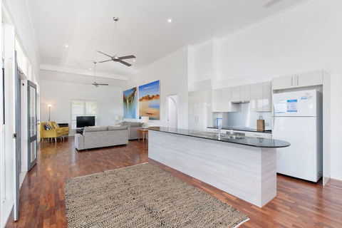 Surf Break Fingal Bay - Accommodation Newcastle 4