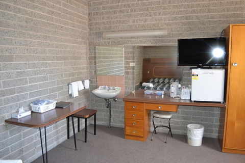 Shamrock Hotel Motel Balranald - Accommodation Newcastle 3