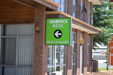 Shamrock Hotel Motel Balranald - Accommodation Newcastle 0