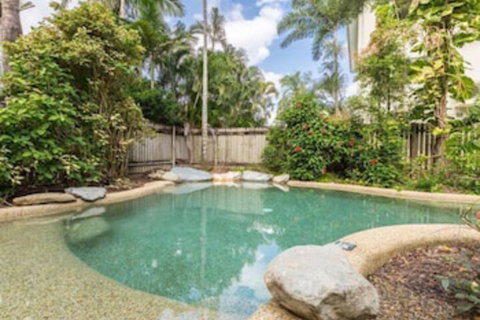 Contemporary Convenient Central Retreat - Accommodation Newcastle 1