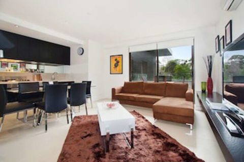 St Kilda Garden Views - Accommodation Newcastle 0
