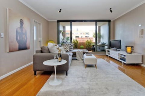 Ample Space In This 1 Bed Apt Also With Pool / Gym - Accommodation Newcastle 0