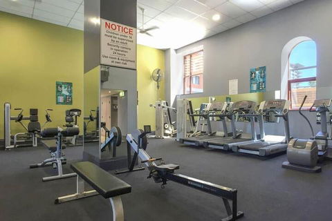 Ample Space In This 1 Bed Apt Also With Pool / Gym - Accommodation Newcastle 7