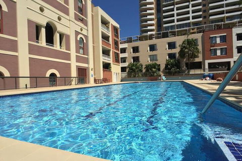 Ample Space In This 1 Bed Apt Also With Pool / Gym - Accommodation Newcastle 4