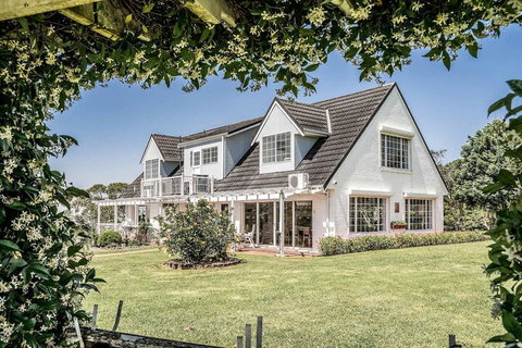A PERFECT STAY - Pacific Ridge - Accommodation Newcastle 6