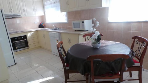 The Garden House - Accommodation Newcastle 6