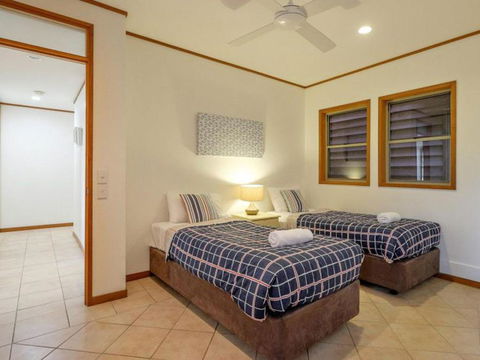 Claytons On Cylinder Beach Front - Accommodation Newcastle 3