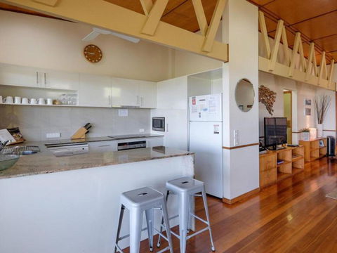 Claytons On Cylinder Beach Front - Accommodation Newcastle 6