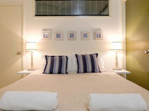 Claytons On Cylinder Beach Front - Accommodation Newcastle 5
