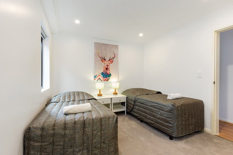 Balmain Modern Apartments - Accommodation Newcastle 0