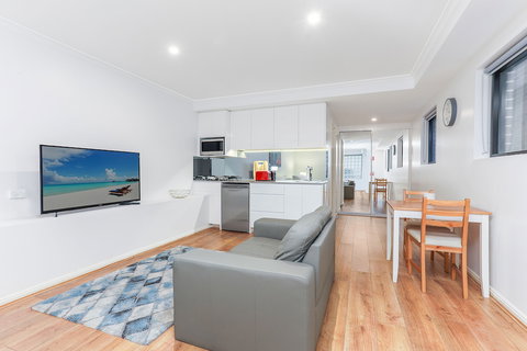 Balmain Modern Apartments - Accommodation Newcastle 5