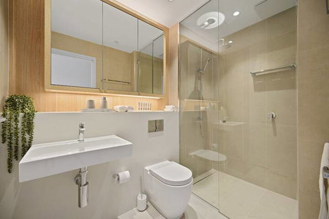 New Contemporary Apartment Near Macquarie Centre - Accommodation Newcastle 4