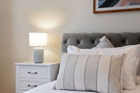 Tranquil & Spacious Home Near Shopping Mall - Accommodation Newcastle 7