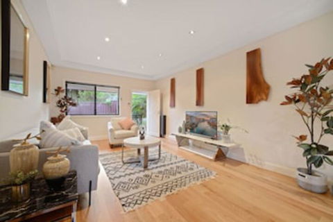 Tranquil & Spacious Home Near Shopping Mall - Accommodation Newcastle 0