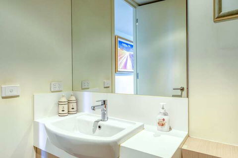 Exquisite 1 Bedroom In Stylish Malvern - Accommodation Newcastle 5