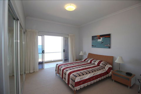 Deep Blue 12 - Accommodation Newcastle 1
