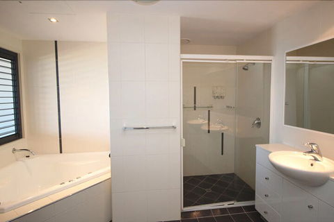 Deep Blue 12 - Accommodation Newcastle 3