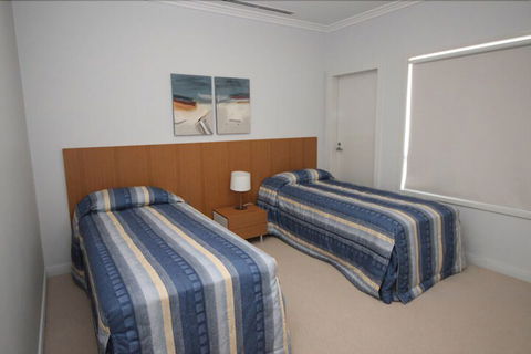 Deep Blue 13 - Accommodation Newcastle 6