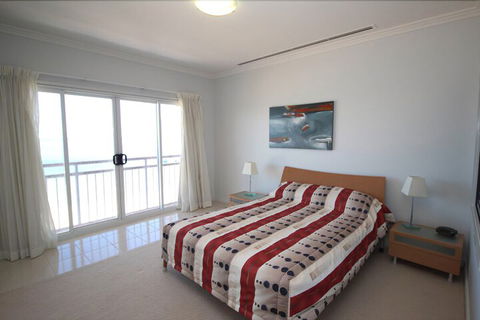 Deep Blue 13 - Accommodation Newcastle 3