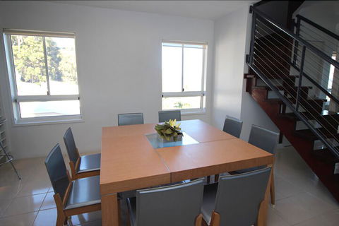 Deep Blue 14 - Accommodation Newcastle 3