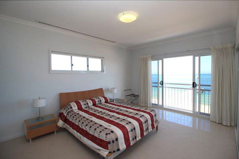Deep Blue 14 - Accommodation Newcastle 4