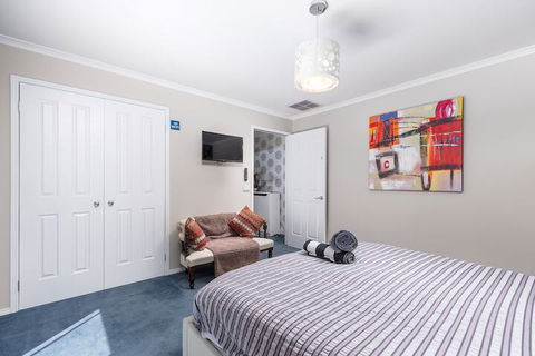 Essendon North B&B - Accommodation Newcastle 7