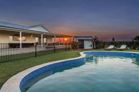 Your Luxury Escape Byron Sunset Breeze - Accommodation Newcastle 4