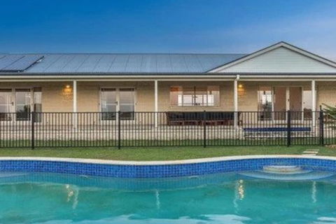 Your Luxury Escape Byron Sunset Breeze - Accommodation Newcastle 3