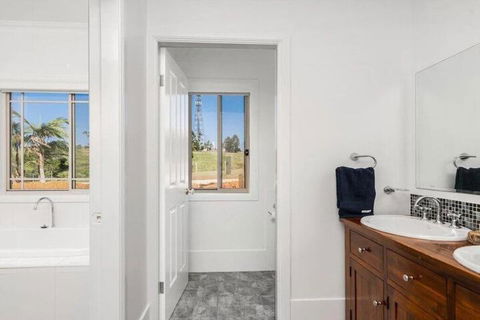 Your Luxury Escape Byron Sunset Breeze - Accommodation Newcastle 7